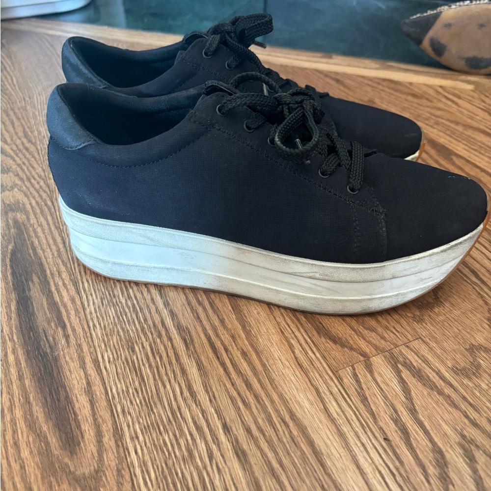 Vagabond black sneakers size 8